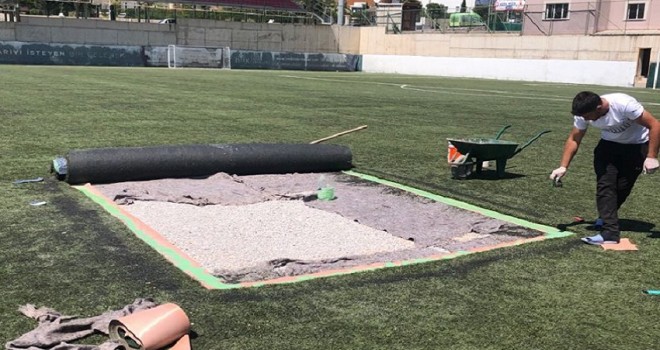 Karşıyaka’nın sahaları elden geçiriliyor