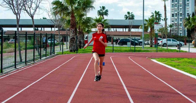 Karşıyaka’nın genç atleti Türkiye’nin zirvesinde