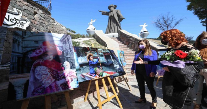 25 ülkede çekilen kadın portreleri Buca’da