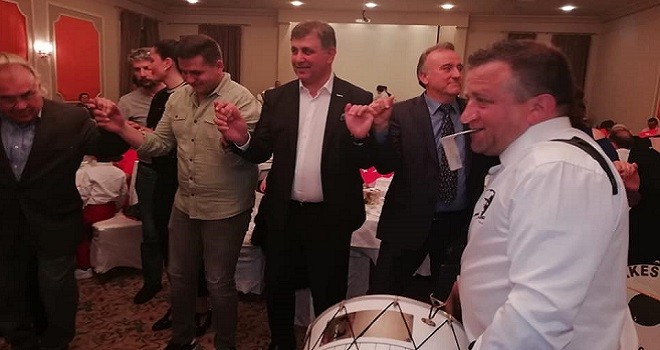 Başkan Tugay, Makedon Göçmenleriyle oynadı