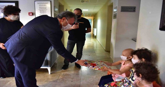 Başkan İduğ'dan tedavi gören çocuklara sürpriz ziyaret