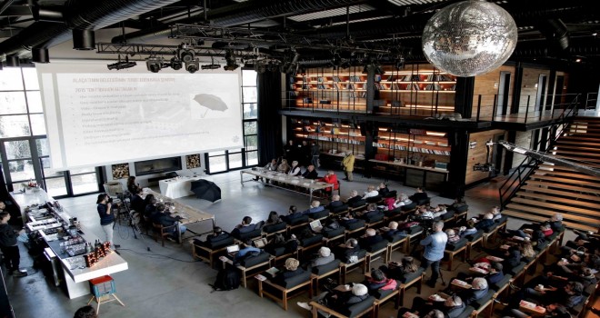 Alaçatı'da kara şemsiye hareketi