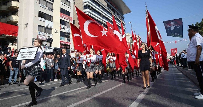 Karşıyaka'da 29 Ekim Kutlandı