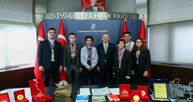 Kılıçdaroğlu Kızılçullu gençlerini tebrik etti