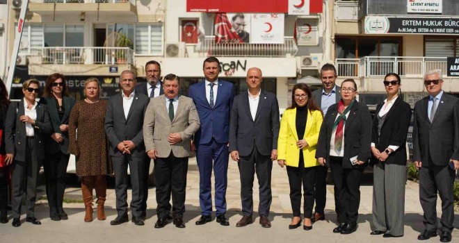 İYİ Parti'den Kızılay Karşıyaka Şube Başkanı Karadeniz'e ziyaret