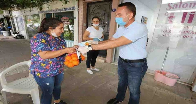 Efes Selçuk Belediyesi vitamin dağıttı