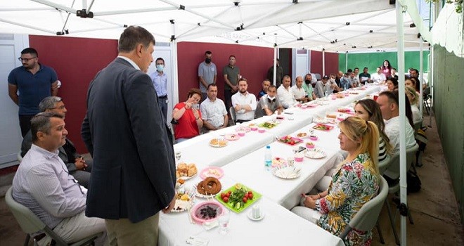 Başkan Tugay, Veteriner çalışanlarıyla kahvaltı yaptı