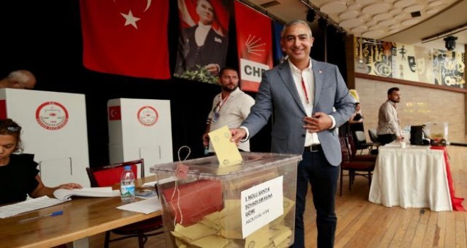 CHP Karşıyaka'da yeni başkan Levent Güçlü