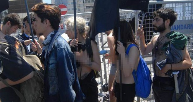 1 Mayıs'a ''çıplak'' protesto damga vurdu