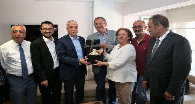 1 milyon üyeye gazete alın çağrısı