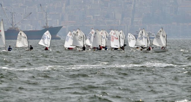 1. Serdar Zenger Yelken Yarışları, Karşıyaka'da yapıldı