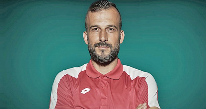 Karşıyaka'da Cezayir gidiyor, Alkan geliyor