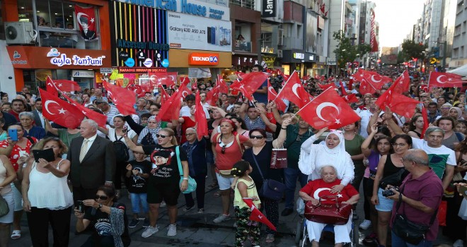 Karşıyaka'da 30 Ağustos Zafer Bayramı coşkuyla kutlandı