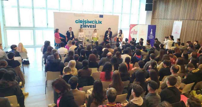 Türkiye'nin ilk ''Lise Girişimcilik Zirvesi'' İzmir'de gerçekleştirildi