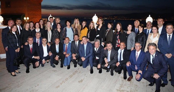 İzmirli belediye başkanları bir araya geldi