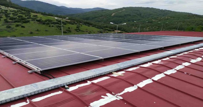 Dört tesisin çatısına güneş paneli kuruldu