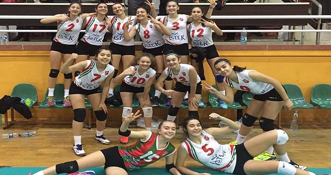 Karşıyaka'nın küçük voleybolcuları Rota'yı aştı
