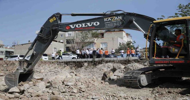 Konak’ın beş yıldızlı tesisi için kazma vuruldu