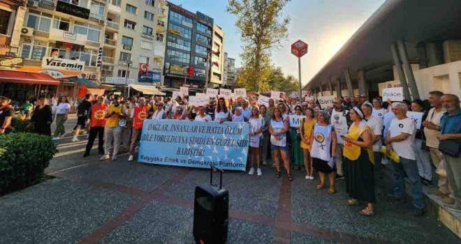 Karşıyaka Emek ve Demokrasi Platformu barış zinciri oluşturdu