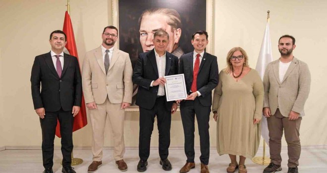 İzmir’in Yaşlı Dostu Şehir unvanı tescillendi