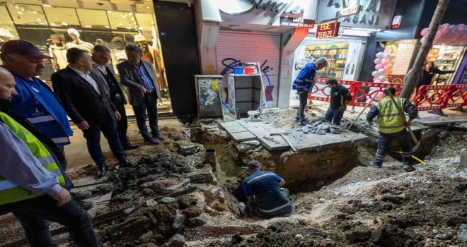 Karşıyaka Çarşı'da yağmur suyu ve atık su hatları ayrıştırılıyor