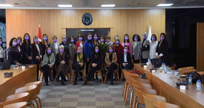 1. İzmir Kadın Belediye Başkan Yardımcıları Çalıştayı sona erdi