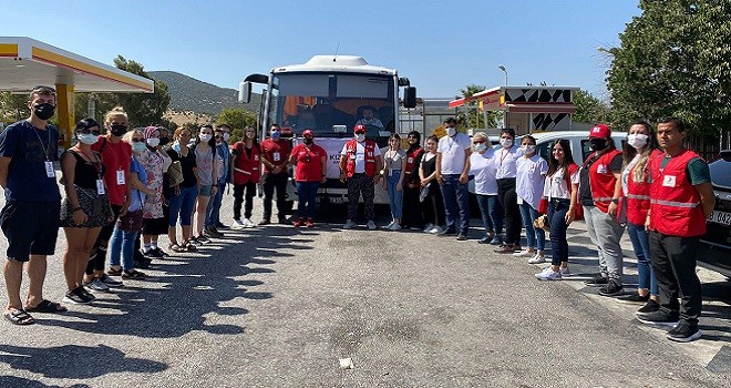 Türk Kızılay Karşıyaka ekibi yangın söndürme desteğine gitti