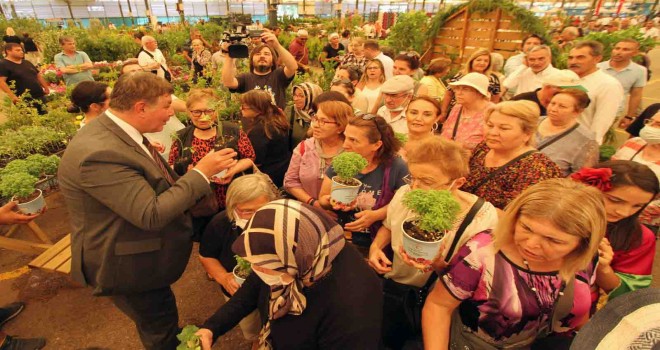 Karşıyaka Çiçek Festivali başladı