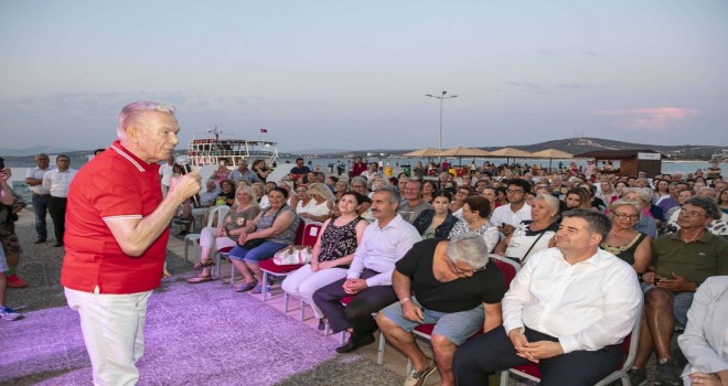 Uğur Dündar Çeşme’de Atatürk ve Cumhuriyet’i anlattı