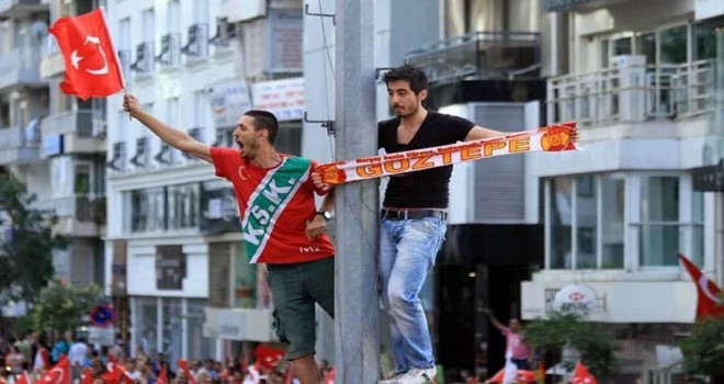 Karşıyaka ve Göztepe taraftarlarından depremzedeler için derbi çağrısı