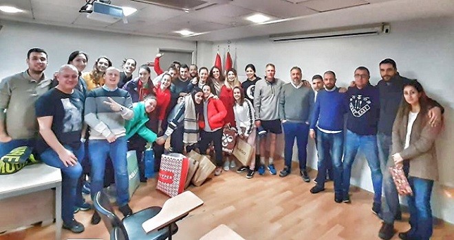 Karşıyaka Voleyboldan yeni yıl kutlaması
