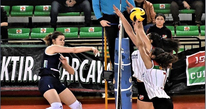 Karşıyakalı kızların Bahçeliev keyfi...