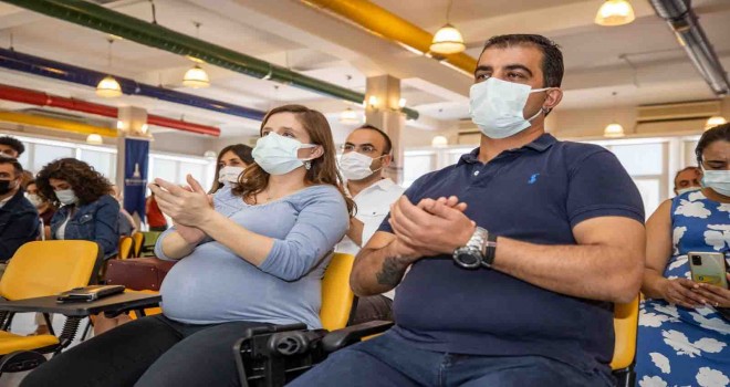 İzmir Büyükşehir'den anne adaylarına Gebe Beslenme Paketi