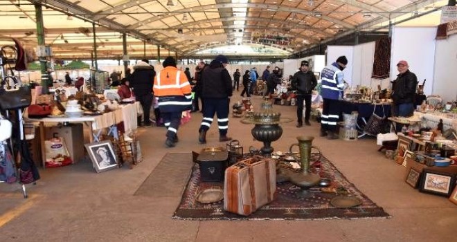 Sevgiliye nostaljik hediyeler Bostanlı'da