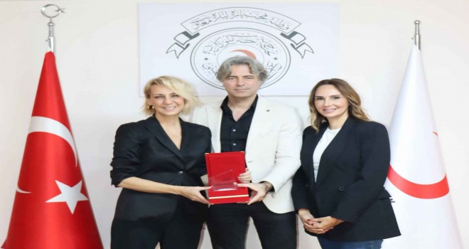 Kızılay Kadın İzmir’de bayrak değişimi