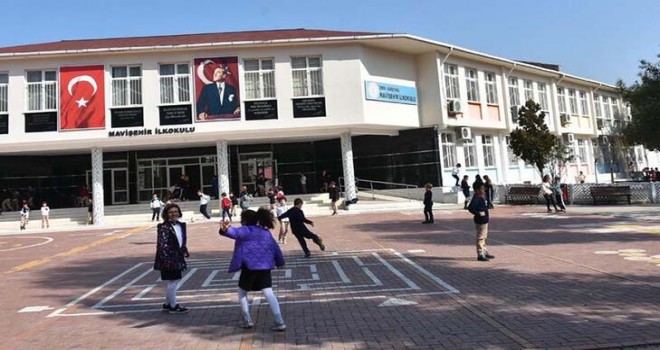 2 bin 234 depremzede öğrenci için ders zili İzmir'de çaldı