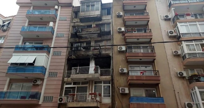 Karşıyaka'da apartmanda korkutan yangın