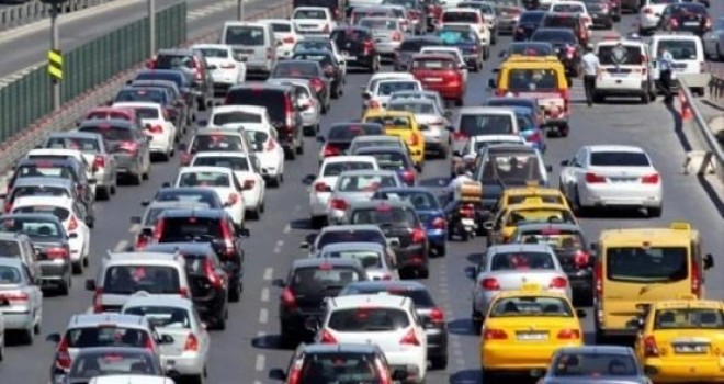 İzmir'de trafiğe kaydı yapılan taşıt sayısı azaldı