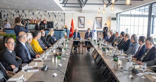 Başkan Soyer CHP İzmir İl Örgütü ile buluştu