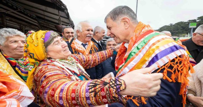 Başkan Tugay, Yörük ve Türkmenlerle çifte bayram coşkusunu paylaştı