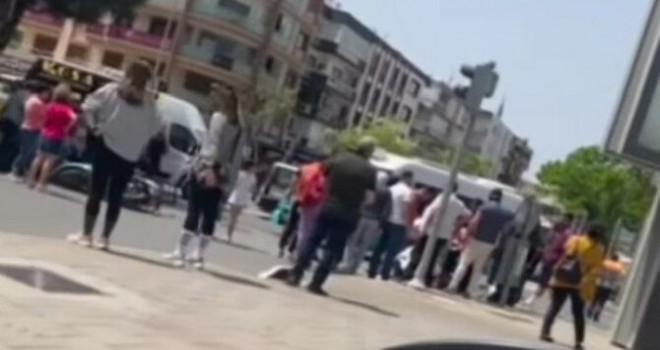 Karşıyaka'da minibüs ile çarpışan motosiklet sürücüsü yaralandı