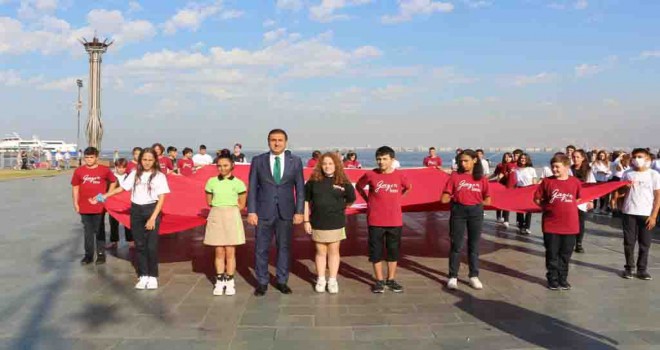 İzmir’de 2022-2023 Eğitim Öğretim Yılı törenle başladı