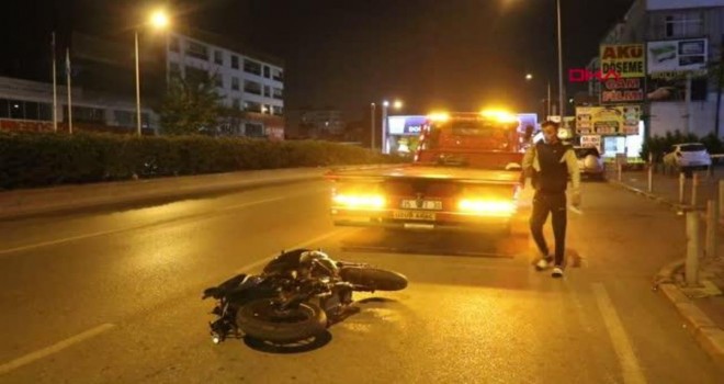 Karşıyaka'da işçi servis otobüsüyle motosiklet çarpıştı