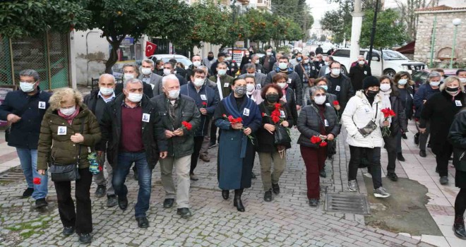 Uğur Mumcu Efes Selçuk'ta karanfillerle anıldı