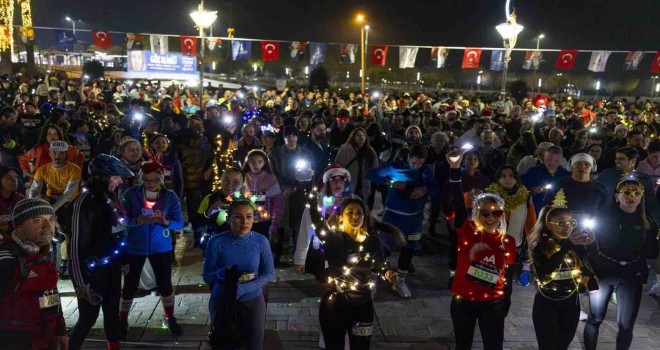 İzmirliler en uzun gecede ışıl ışıl koştu