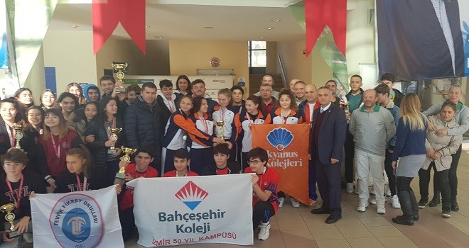 İzmir Liseler İl Tenis Birincilikleri Karşıyaka'da yapıldı