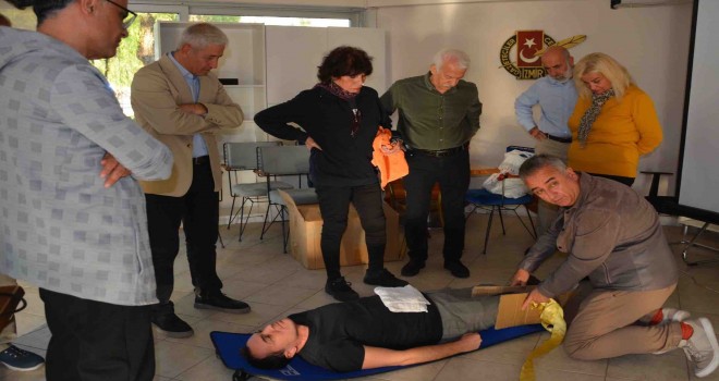 İGC üyelerine uygulamalı ilk yardım eğitimi