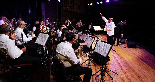 Karşıyaka Belediyesi baharı konserle karşıladı