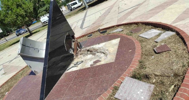 Konak’ın parkları vandalların hedefinde