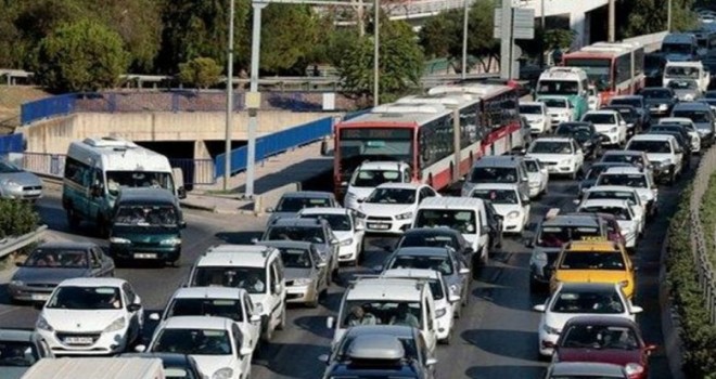 İzmir'de trafiğe kayıtlı araç sayısı 1 milyon 627 bin 885